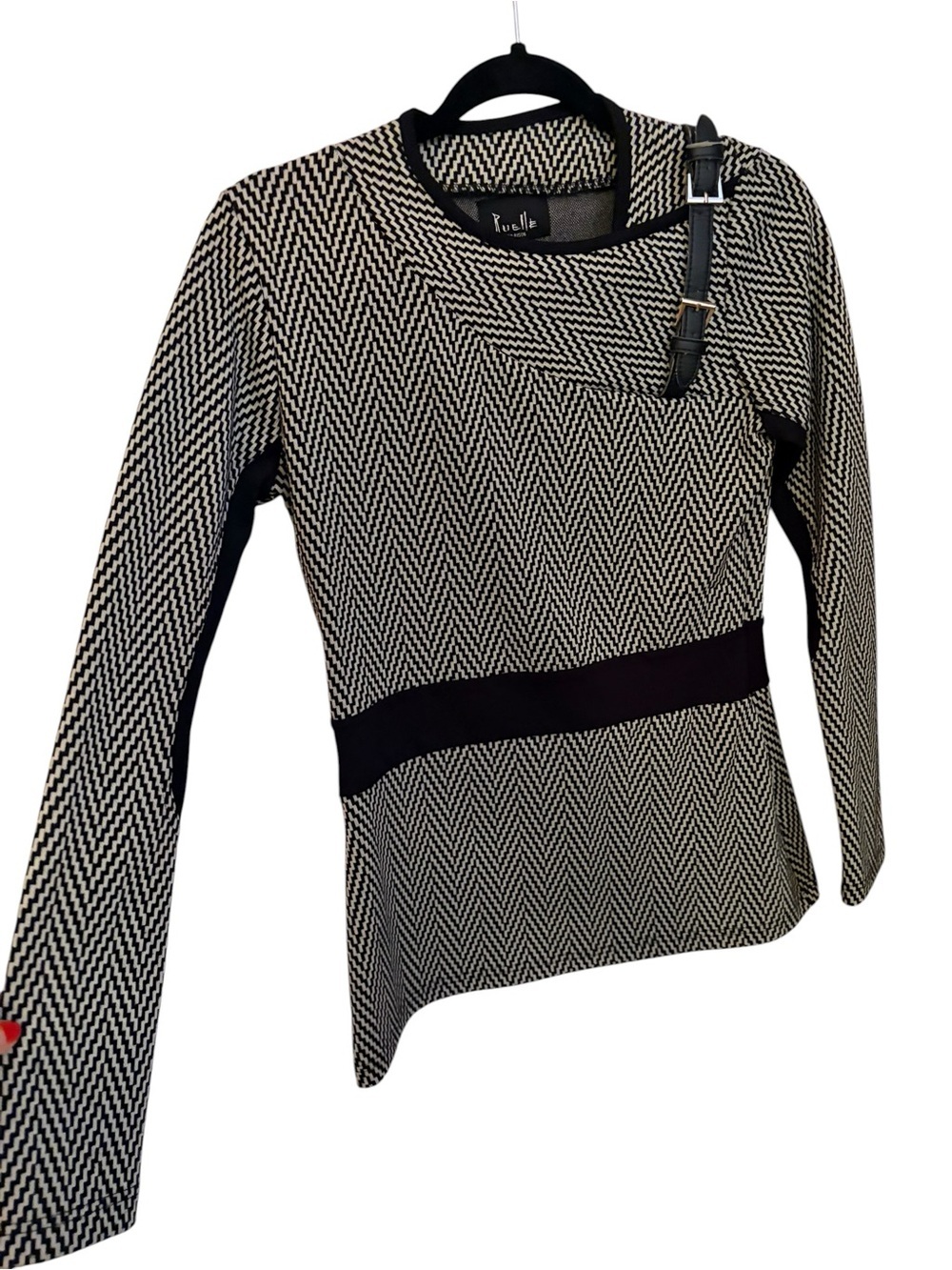 Ruelle Black and White Zigzag Knit Top